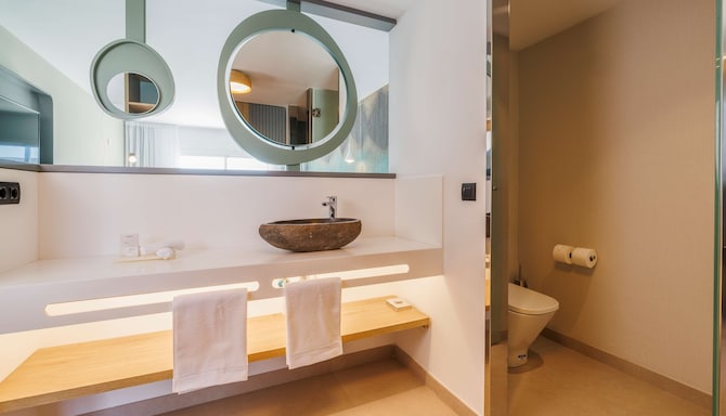 Radisson Blu Resort, Lanzarote - Salle de bain de la chambre