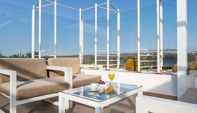 Radisson Blu Resort, Lanzarote - Airport ACE VIP lounge terrace