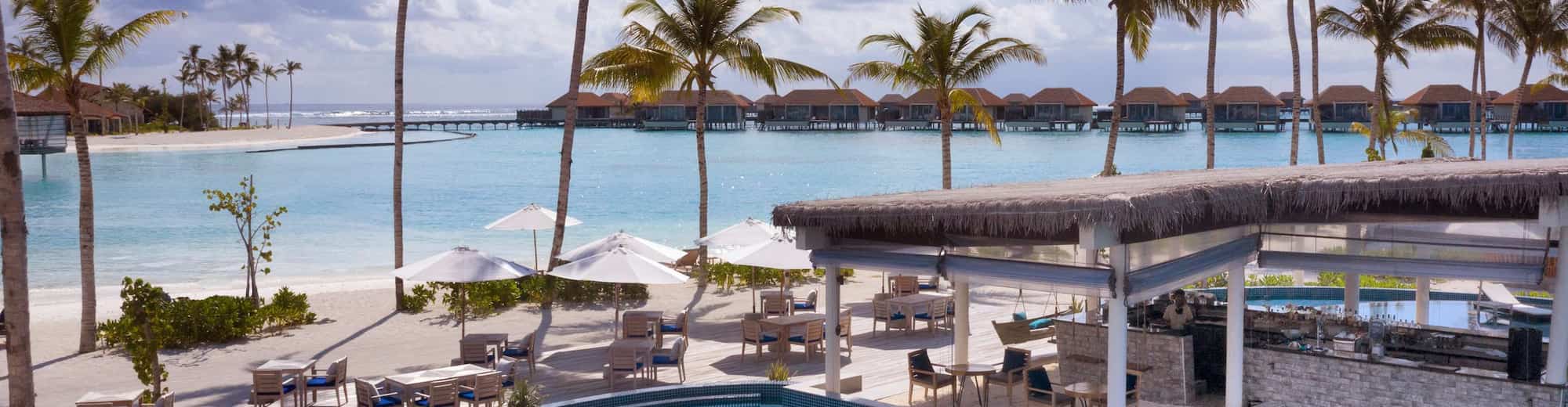 Radisson Blu Resort Maldives - Bar de piscine Crusoe réservé aux adultes
