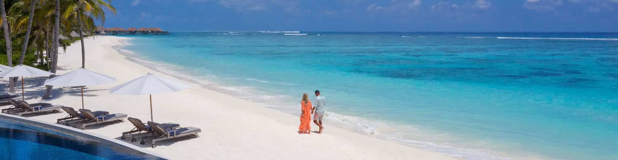 Radisson Blu Resort, Maldives - Luftaufnahme der Küste an der Strandvilla