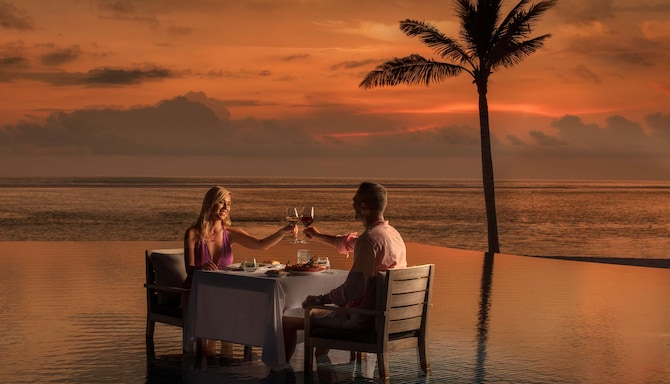Radisson Blu Resort Maldives - Destination Dining - romantic pool dinner