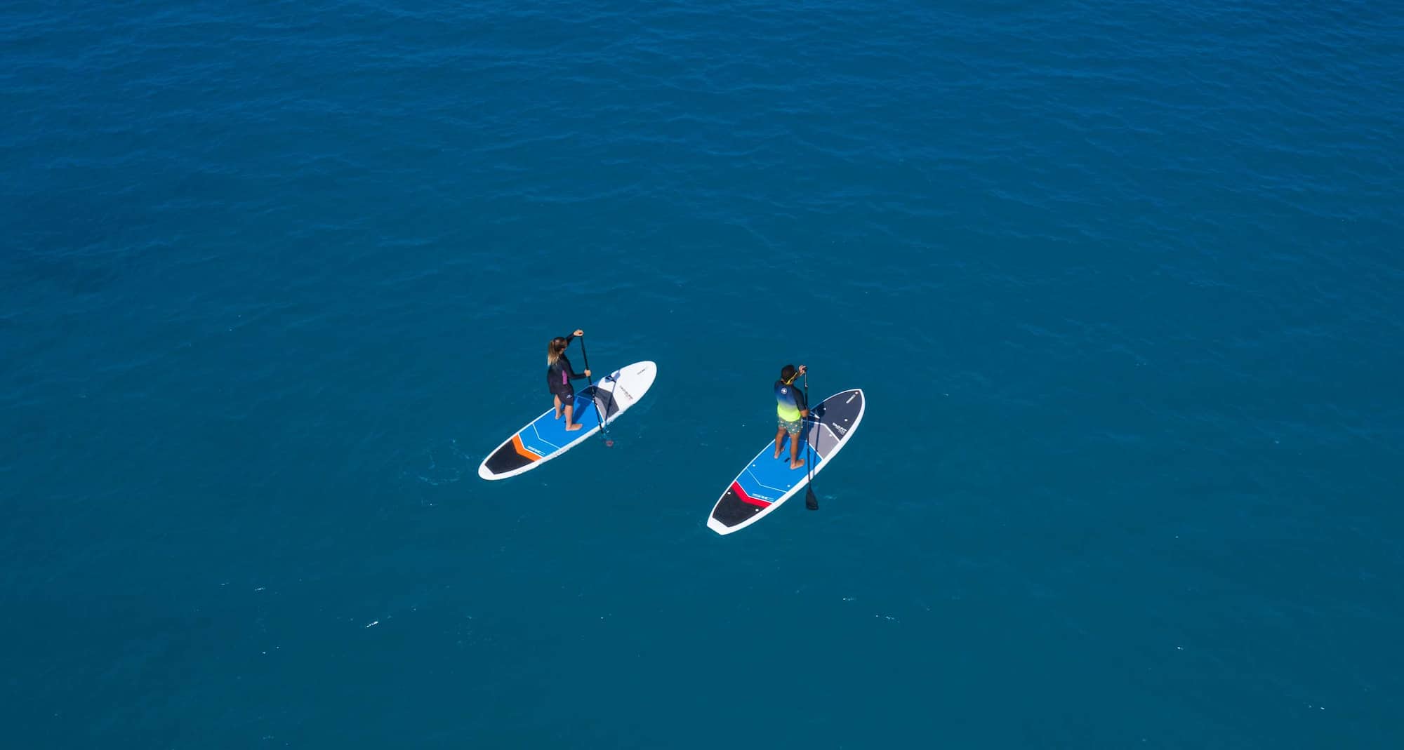 Radisson Blu Resort Maldives - 물 위에서 비동력 스포츠인 패들 보딩을 즐겨보세요