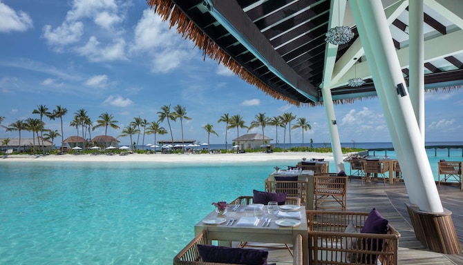 Radisson Blu Resort Maldives - ресторан Raha