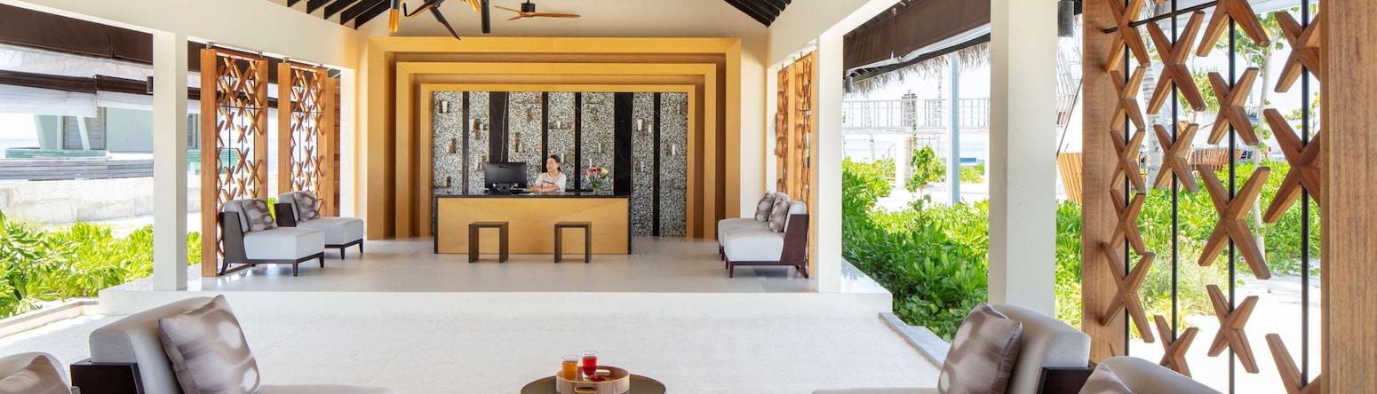 Radisson Blu Resort Maldives - Rezeption des Blu Spa