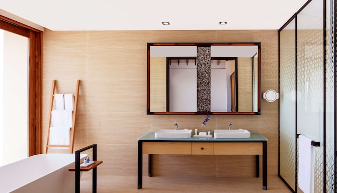 Radisson Blu Resort, Maldives - Overwater Villa bathroom