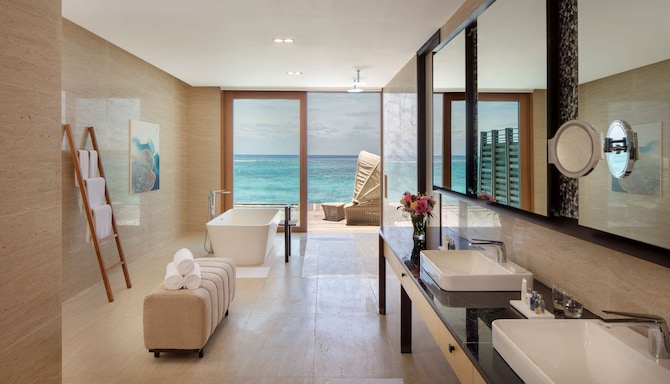 Radisson Blu Resort, Maldives - Presidential Water Villa bathroom