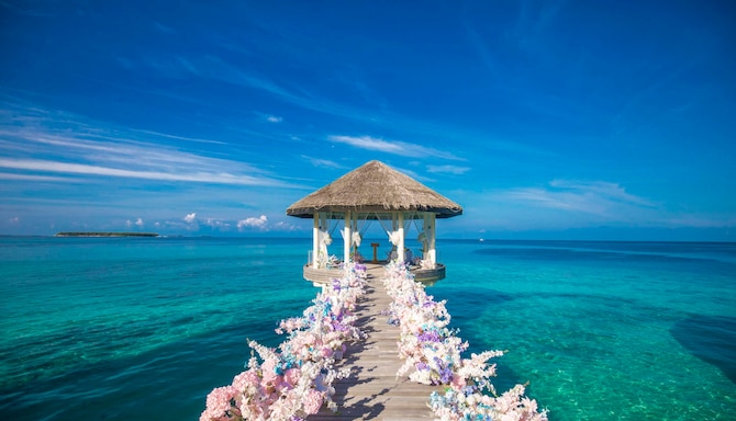 Radisson Blu Resort, Maldives - Blu spa pavilion premium wedding
