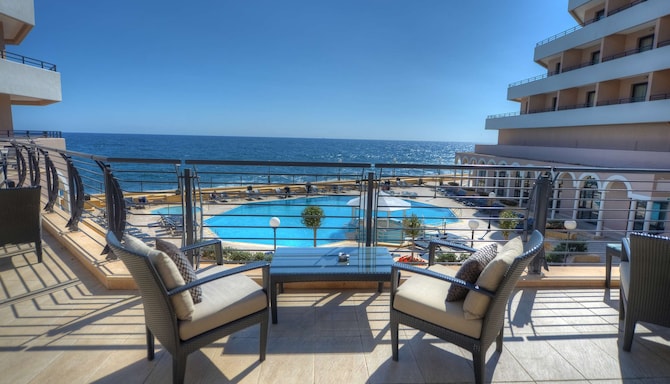 Radisson Blu Resort, Malta St. Julians - Bar Lounge
