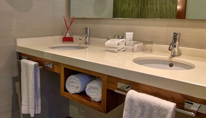 Radisson Blu Resort, Malta St. Julians - Suite bathroom