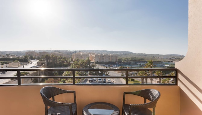 Radisson Blu Resort, Malta St. Julian's - Family room - view