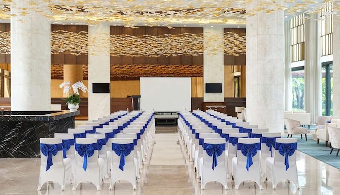 Alumi Events Lounge