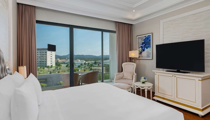 Radisson Blu Resort, Phu Quoc - Deluxe Room with mountain view