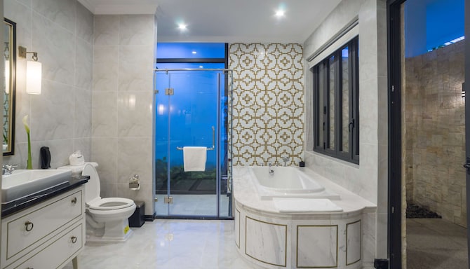 Radisson Blu Resort, Phu Quoc - Three Bedroom Villa bathroom