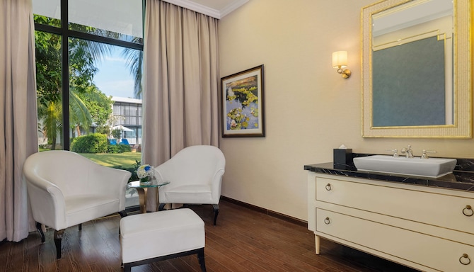 Radisson Blu Resort, Phu Quoc - Three Bedroom Villa vanity room