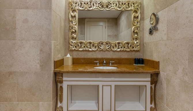 Radisson Blu Resort, Phu Quoc - Apartment bathroom