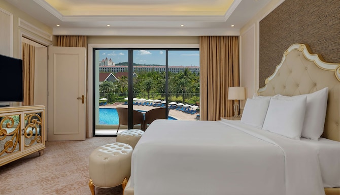 Radisson Blu Resort, Phu Quoc - One Bedroom Suite with pool view