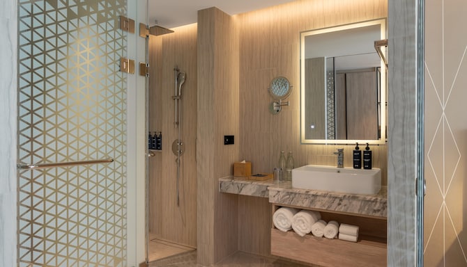 Radisson Blu Resort Phuket, Mai Khao Beach - حمام غرفة الضيوف