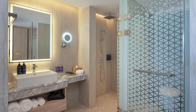 Radisson Blu Resort Phuket, Mai Khao Beach - Superior Bathroom