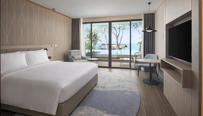 Radisson Blu Resort Phuket, Mai Khao Beach - Premium Room Ocean Front with Terrace and Pool