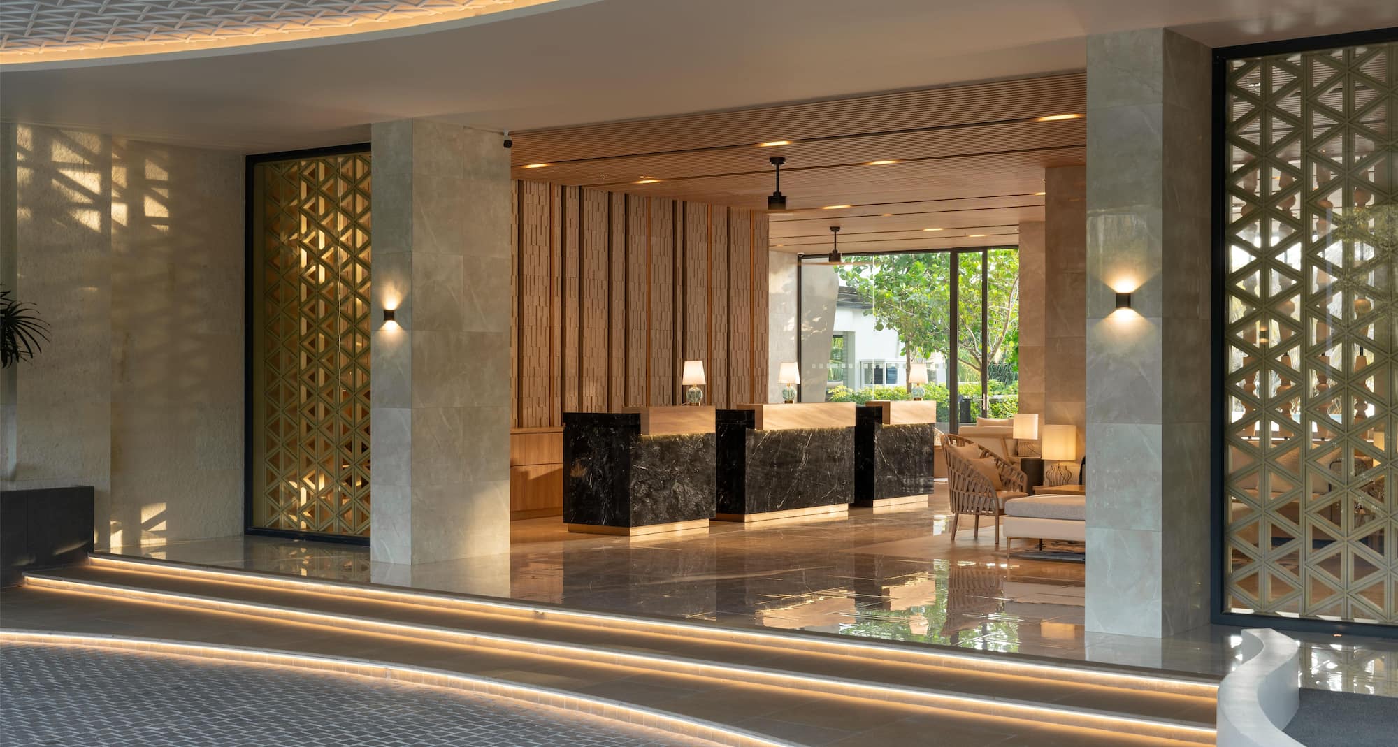 Radisson Blu Resort Phuket, Mai Khao Beach - Lobbyansicht