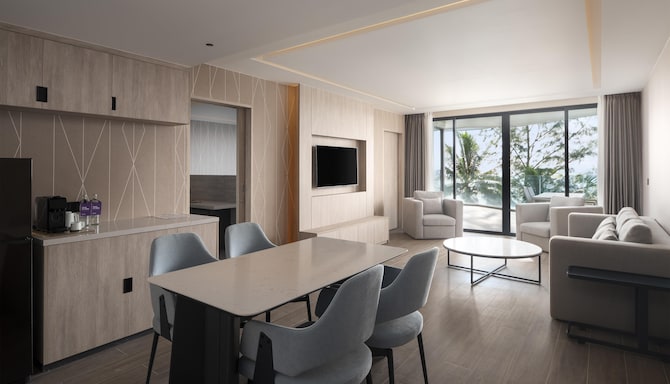 Radisson Blu Resort Phuket, Mai Khao Beach - Suite Ocean Front with Balcony