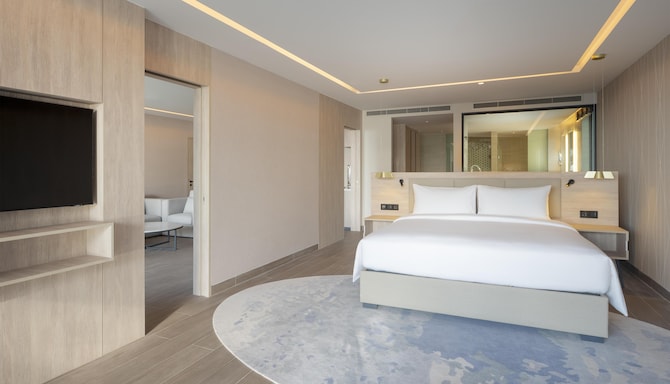 Radisson Blu Resort Phuket, Mai Khao Beach - Suite Ocean Front with Balcony