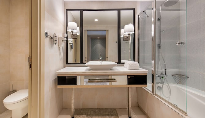Radisson Blu Resort, Saidia Beach - Guest room bathroom