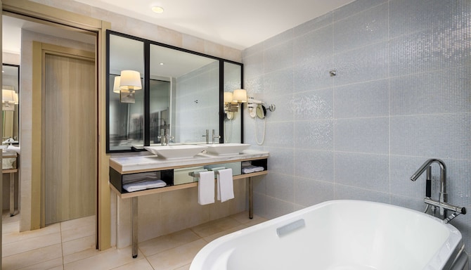 Radisson Blu Resort, Saidia Beach - Junior Suite - Bathroom