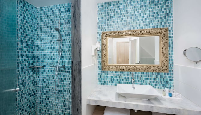 Radisson Blu Resort, Saidia Garden - Salle de bains d’une chambre Premium