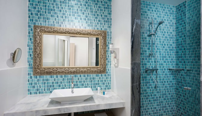 Radisson Blu Resort, Saidia Garden - Salle de bains d’une suite Junior