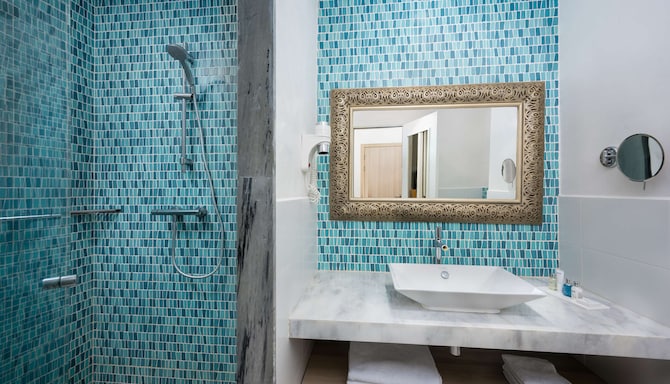 Radisson Blu Resort, Saidia Garden - Salle de bains d’une suite Junior