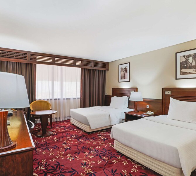 منتجع راديسون بلو، الشارقة - الإمارات العربية المتحدة - غرفة فاخرة في الطابق العلوي وإطلالة على البحر