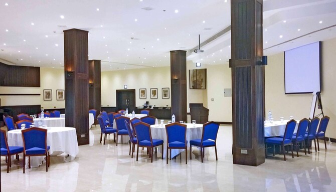 منتجع راديسون بلو الشارقة - الإمارات العربية المتحدة - قاعة اجتماعات
