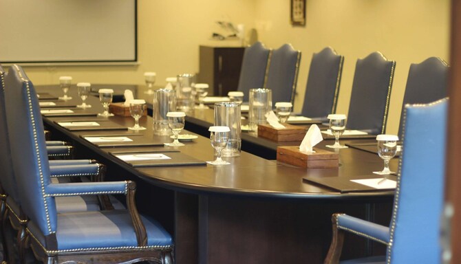 منتجع راديسون بلو الشارقة - الإمارات العربية المتحدة - قاعة اجتماعات عبد العزيز