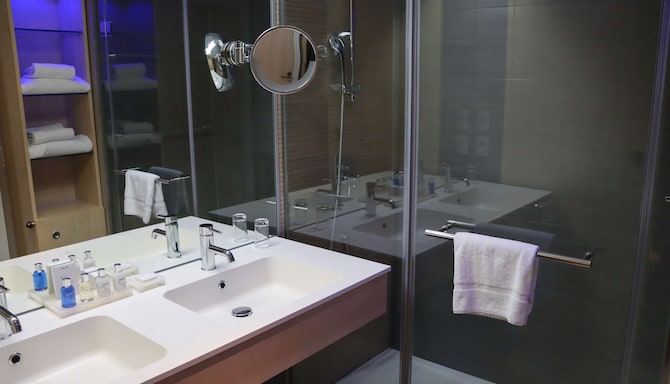 Radisson Blu Resort & Spa, Ajaccio Bay - Family Room with balcony