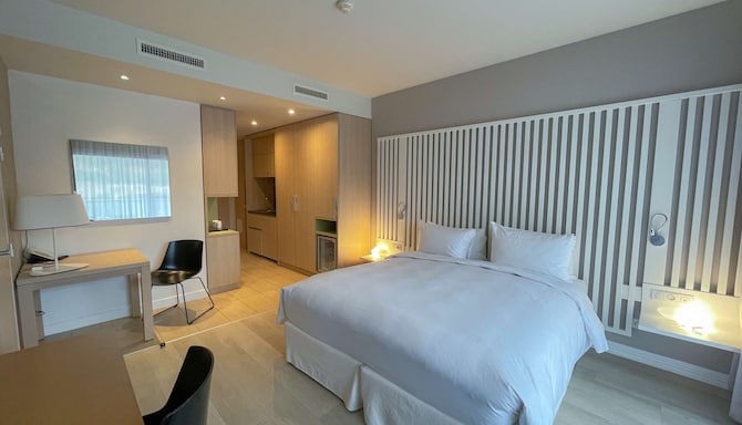 Radisson Blu Resort & Spa, Ajaccio Bay - Guest room kitchen/kitchenette