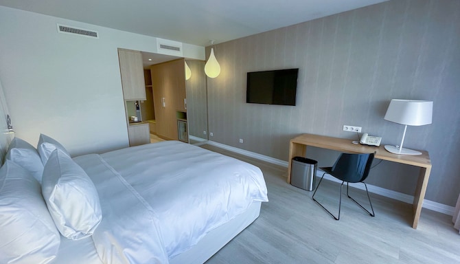 Radisson Blu Resort & Spa, Ajaccio Bay - Standard Room with balcony