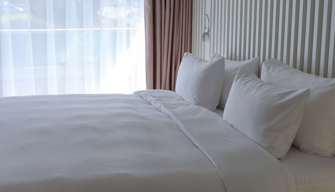 Radisson Blu Resort & Spa, Ajaccio Bay - Family Room with balcony