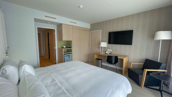 Radisson Blu Resort & Spa, Ajaccio Bay - Family Room with balcony