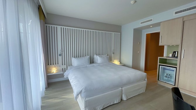 Radisson Blu Resort & Spa, Ajaccio Bay - Family Room with balcony