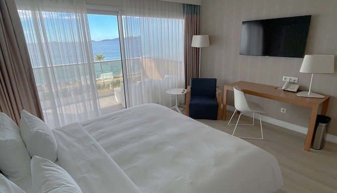 Radisson Blu Resort & Spa, Ajaccio Bay - Family Room with sea view & balcony