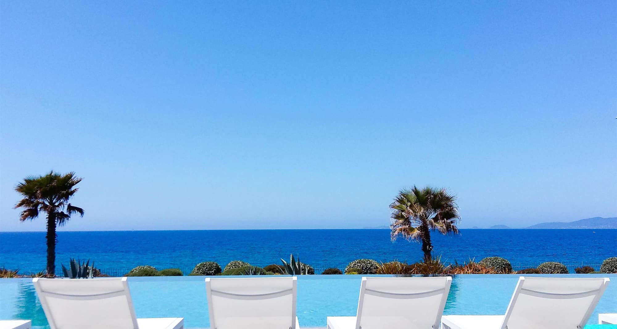 Radisson Blu Resort and Spa, Ajaccio Bay - Infinity pool sea view