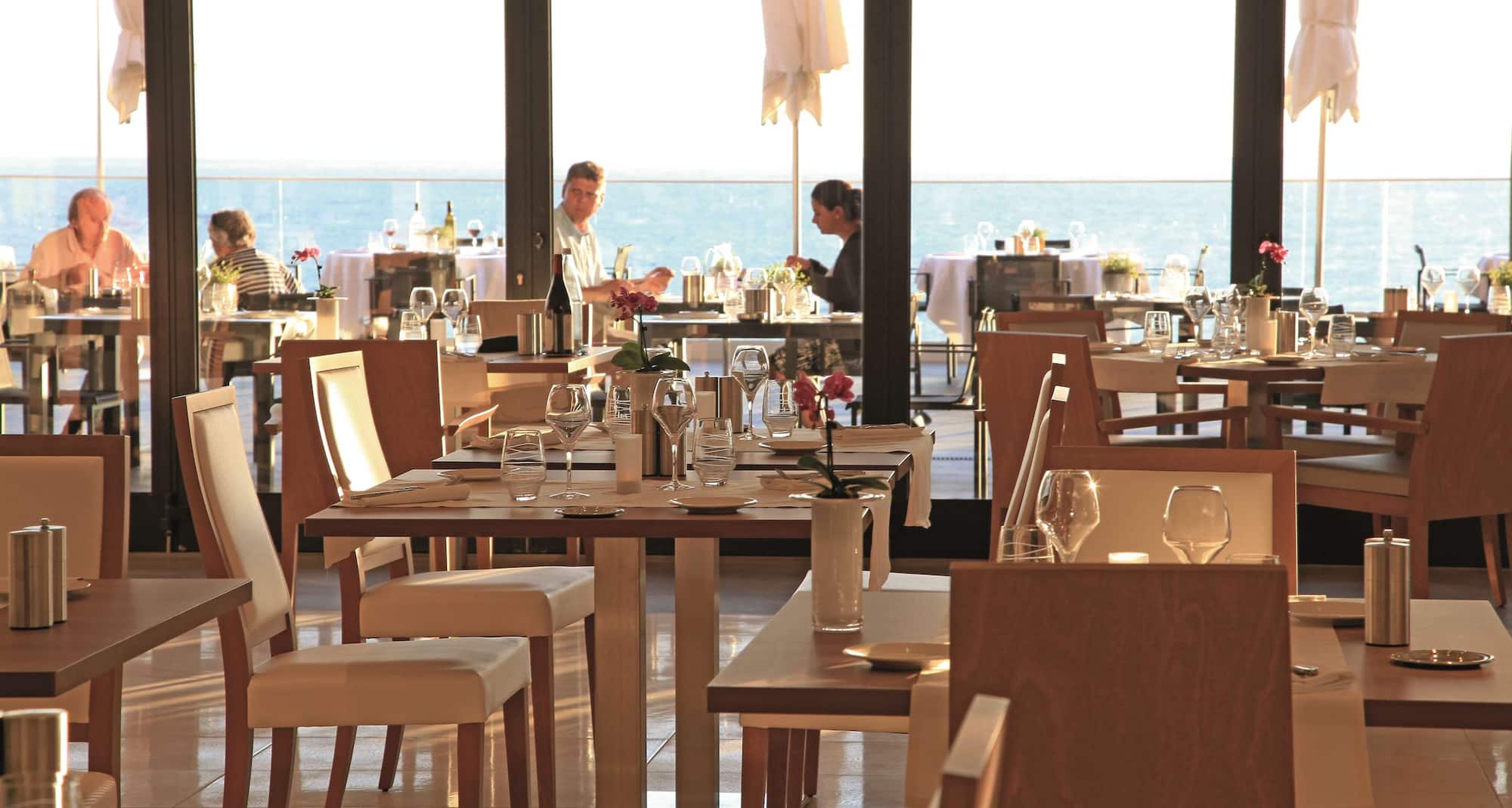 Radisson Blu Resort and Spa, Ajaccio Bay - Restaurant U Punente in-doors