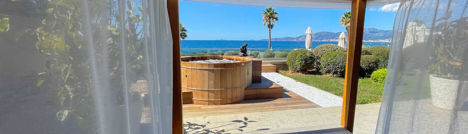 Radisson Blu Resort and Spa, Ajaccio Bay - Bain à remous extérieur