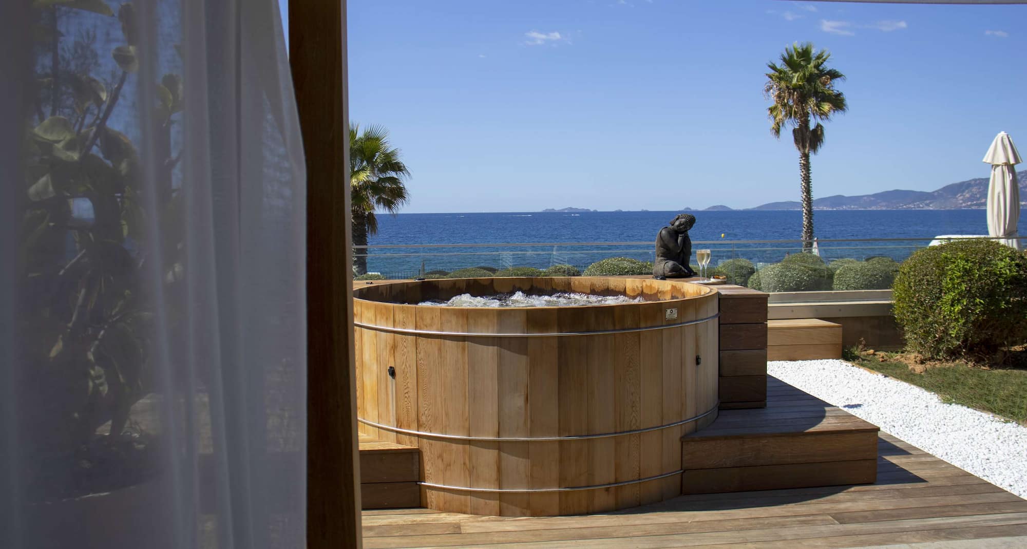 Radisson Blu Resort and Spa, Ajaccio Bay - Outdoor whirlpool bath