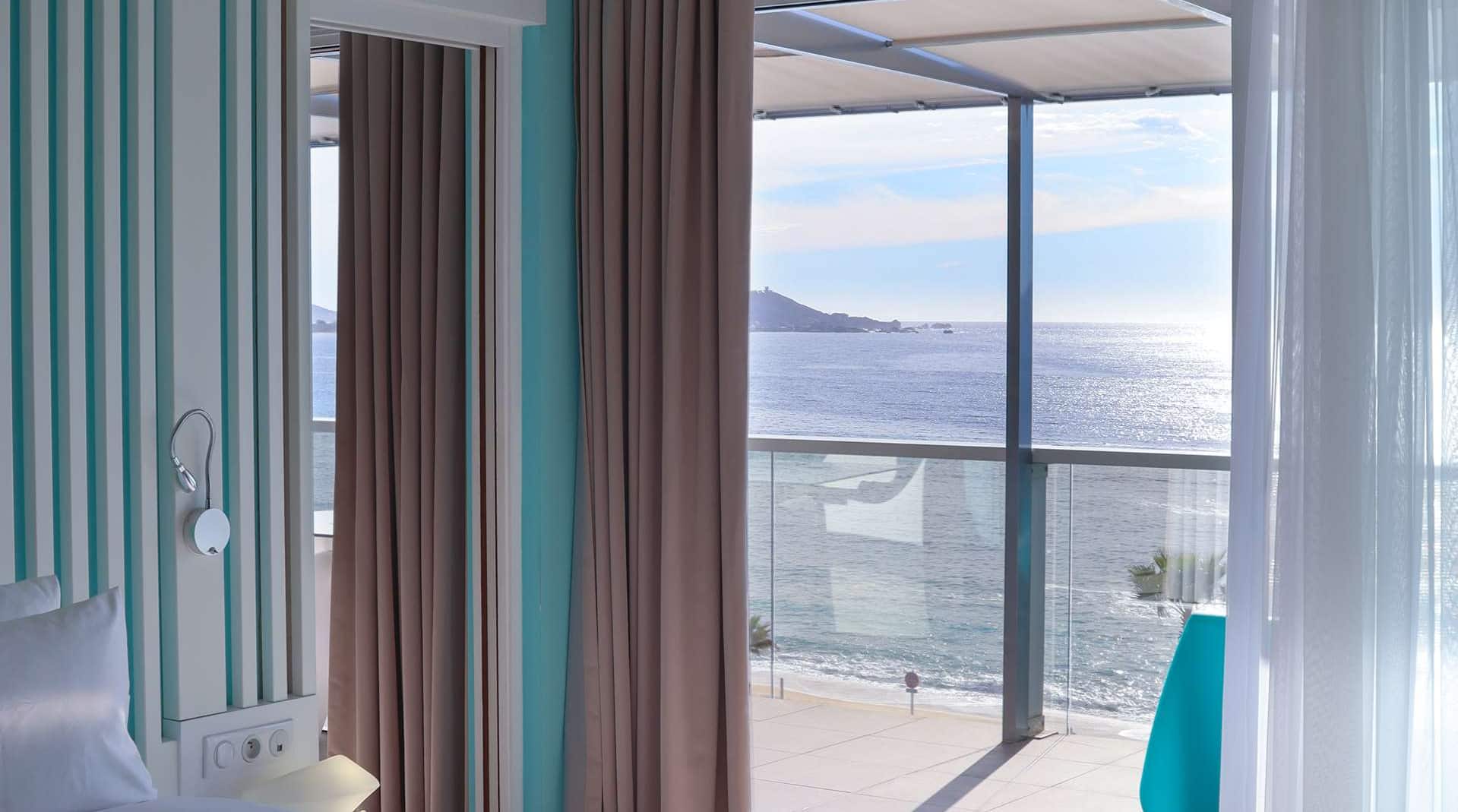 Radisson Blu Resort and Spa, Ajaccio Bay - Suite with sea view and terrace