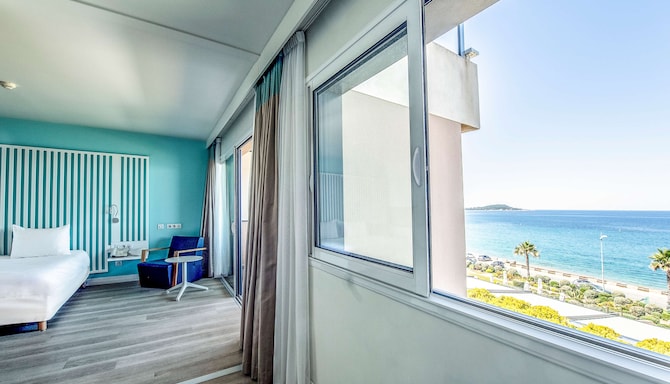 Radisson Blu Resort & Spa, Ajaccio Bay - Junior suite with balcony - sea view