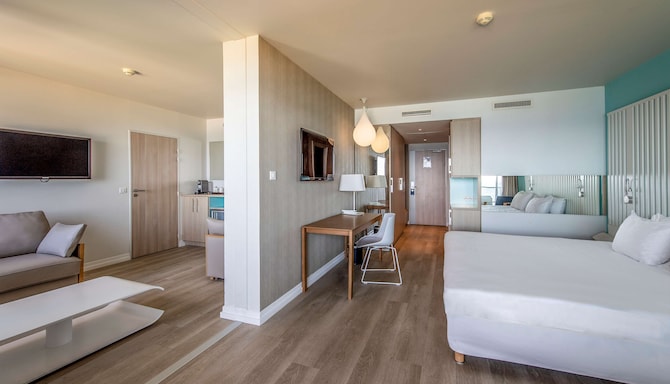 Radisson Blu Resort & Spa, Ajaccio Bay - Junior suite with balcony - sea view