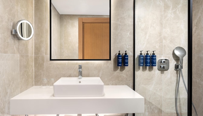 Radisson Blu Resort & Spa, Cesme - حمام غرفة الضيوف