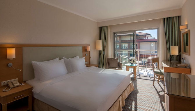 منتجع وسبا راديسون بلو، تشيشمي - الغرفة المتميزة